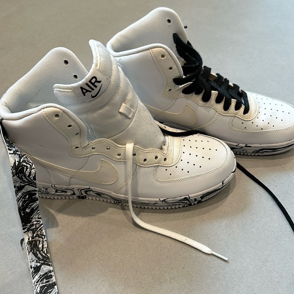 Nike high top ‘07 marble design Men’s size 10 NEVER WORN